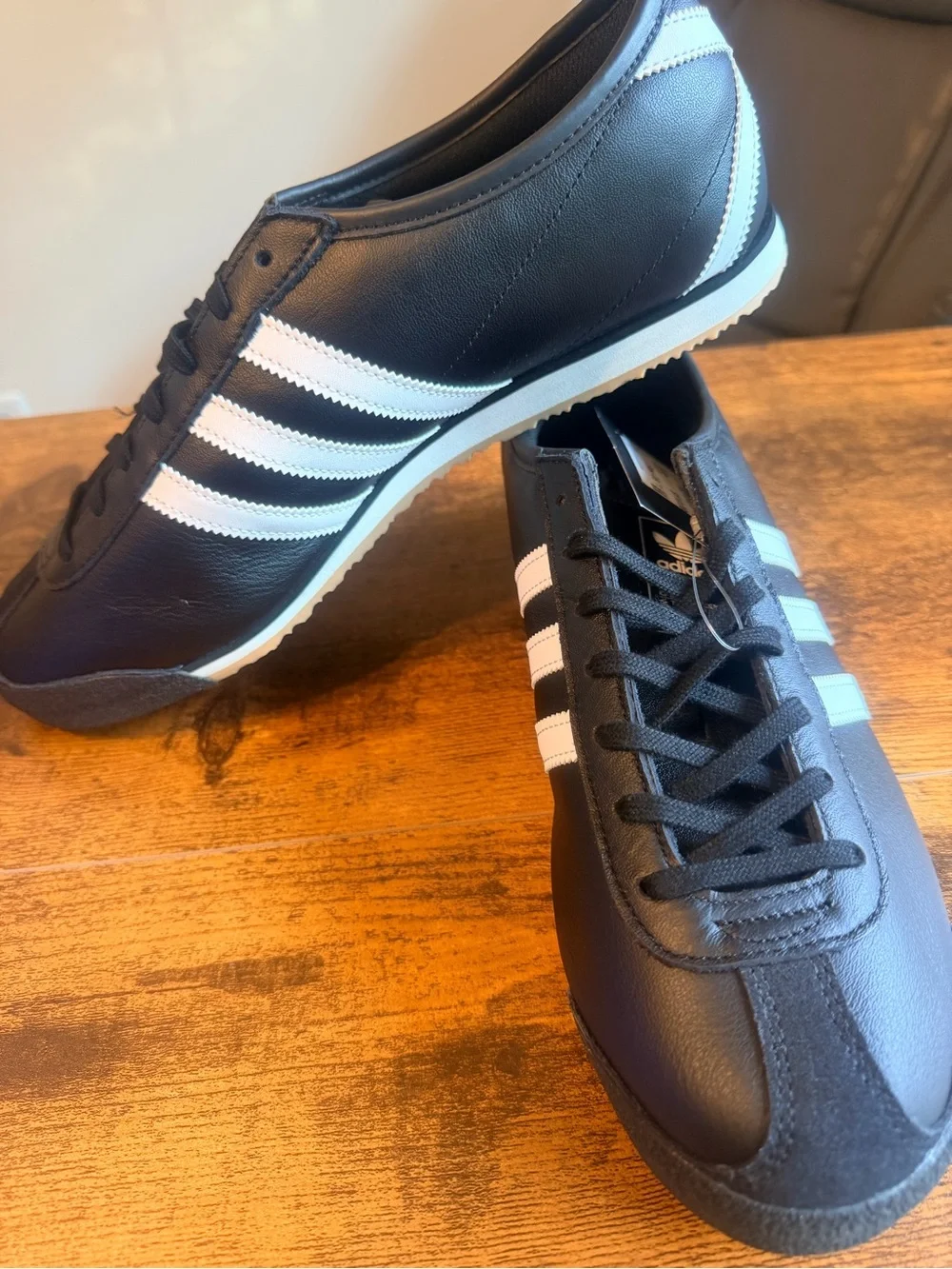 adidas Men’s Black & White Italias 11M